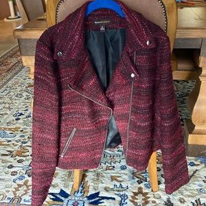 Dana Buchman tweed jacket. Just below the waist with front zipper.